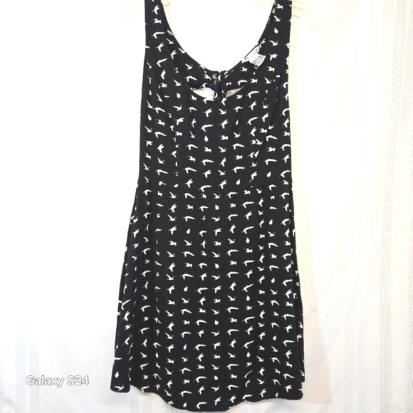 VOLCOM BY STEPHANIE CHERRY JUNIORS BLACK AND WHITE BIRDS PRINT MINI SUMMER SZ 3 - Picture 2 of 14